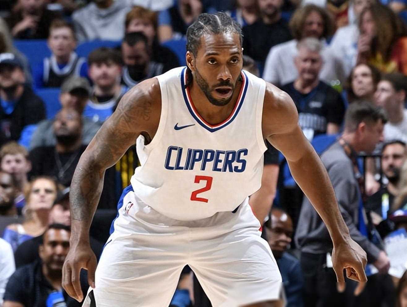 弗里曼在两 弗里曼在两